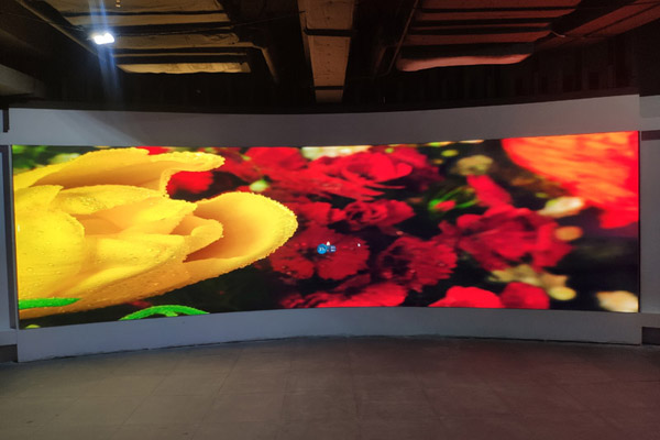 戶外LED顯示屏有什么優(yōu)勢？