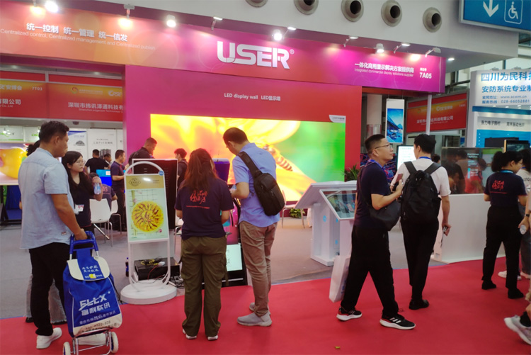 拼接屏延遲低，屏幕流暢性對比！